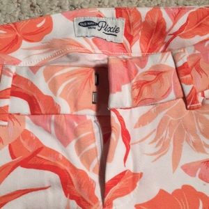 Brand new Old Navy floral pants